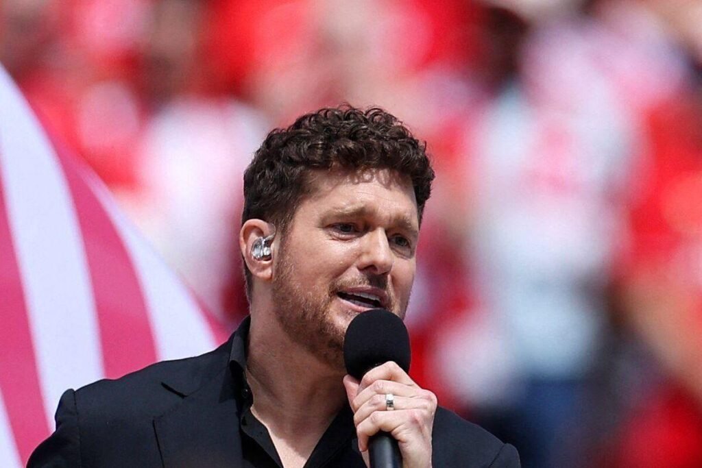 Copa: Aberturas nos EUA e Canadá misturam brilho de Bublé com 'apagão' de Anitta e gafe