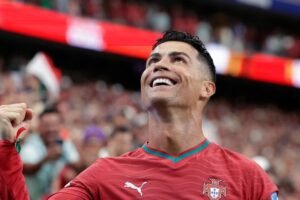Cristiano Ronaldo brilha na goleada de Portugal e rebate críticas sobre aposentadoria na Copa