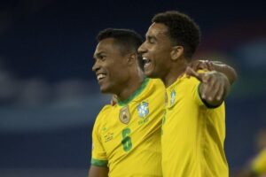 Danilo e Alex Sandro: 13 títulos juntos e a busca pela Copa do Mundo