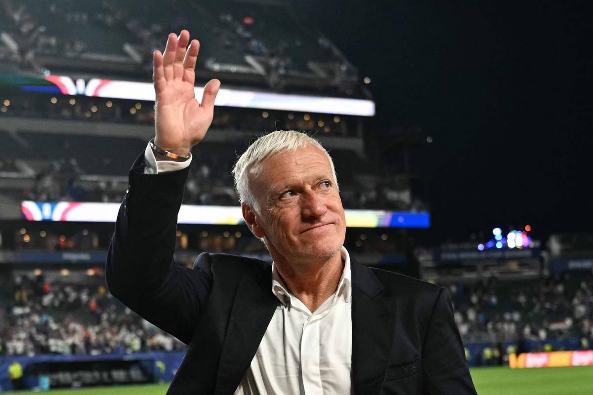 Deschamps deixa concentração da França após morte da mãe e desfalca equipe contra Noruega