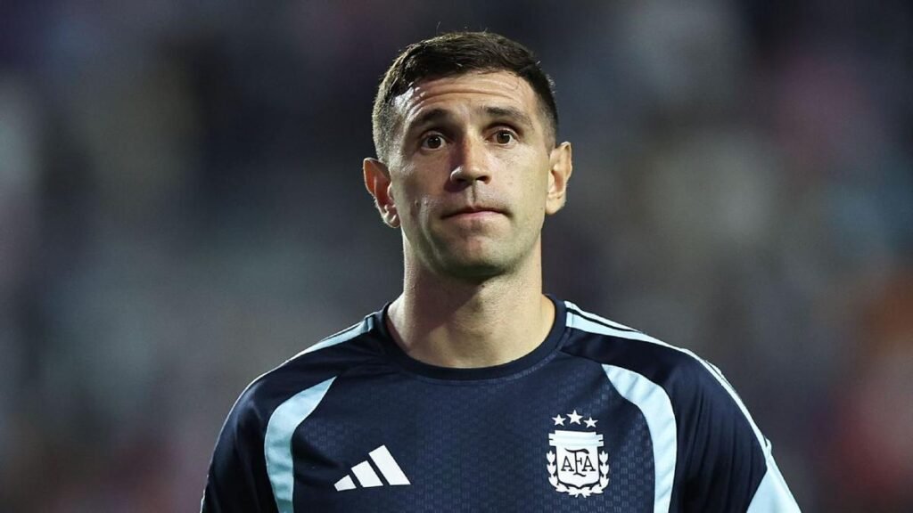 Dibu Martínez projeta final da Copa entre Argentina e Brasil e brinca com decisão nos pênaltis