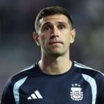 Dibu Martínez projeta final da Copa entre Argentina e Brasil e brinca com decisão nos pênaltis