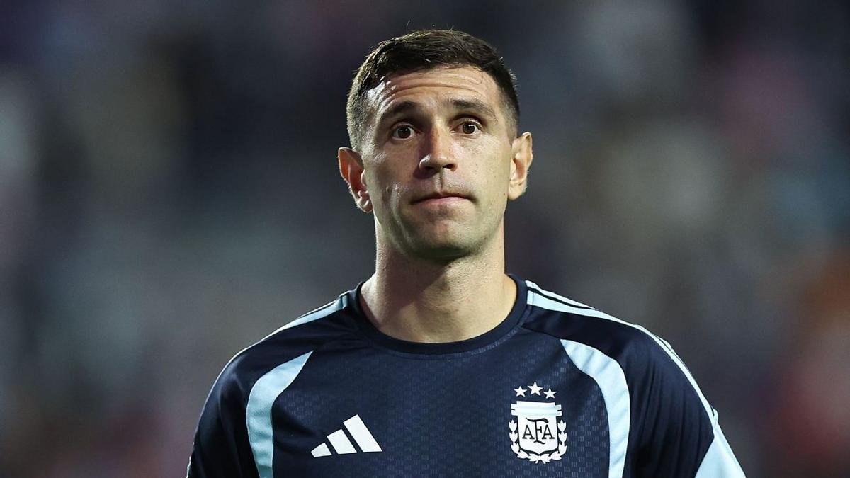 Dibu Martínez projeta final da Copa entre Argentina e Brasil e brinca com decisão nos pênaltis