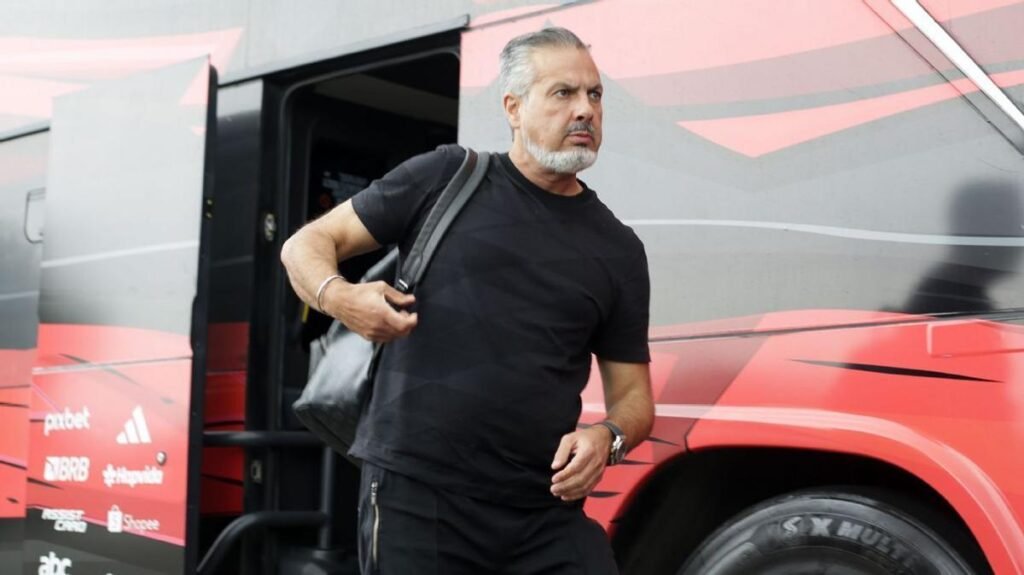 Diretor do Flamengo critica Ancelotti por convocar Neymar e ignorar fase artilheira de Pedro