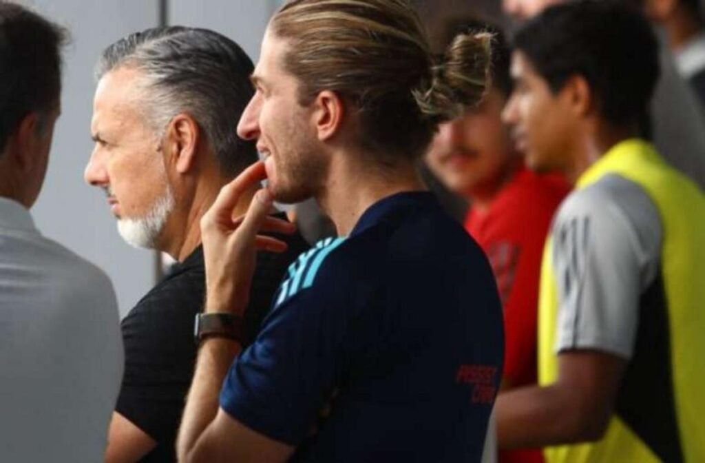 Diretor do Flamengo detalha demissão de Filipe Luís e elogia Jardim