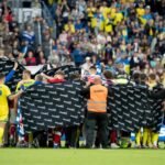 Eriksen passa mal em campo; amistoso Dinamarca x Ucrânia é encerrado