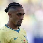 Esforço tático e números defensivos garantem titularidade de Raphinha na Seleção apesar do jejum