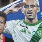 Ex-Flamengo Matheus Gonçalves homenageado em mural na praça da infância