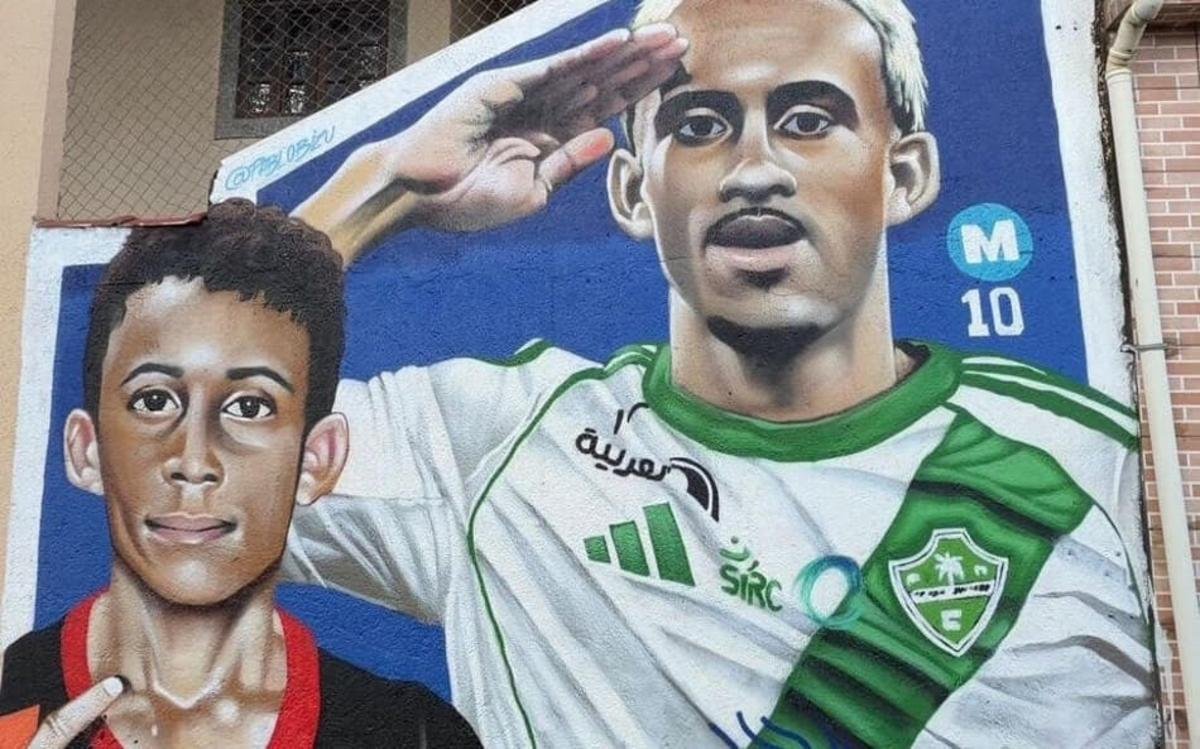 Ex-Flamengo Matheus Gonçalves homenageado em mural na praça da infância