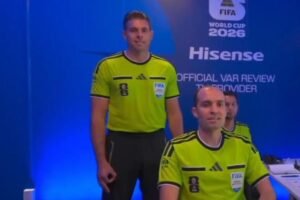 Fifa investiga árbitro de VAR por suposto gesto supremacista em jogo da Copa