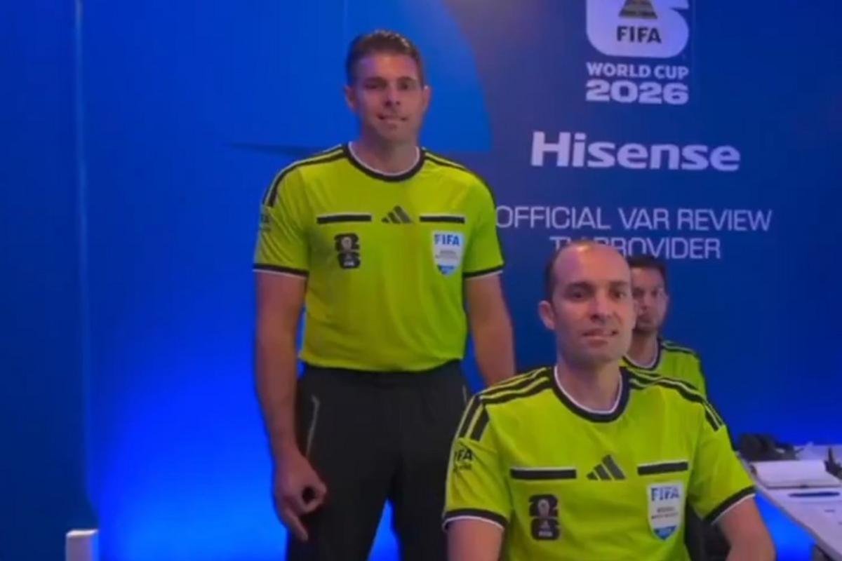 Fifa investiga árbitro de VAR por suposto gesto supremacista em jogo da Copa