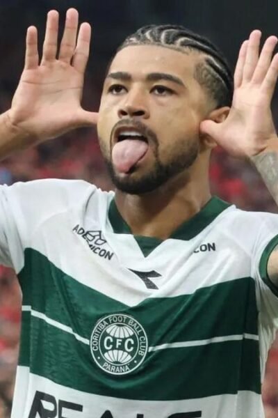 Flamengo busca Lucas Ronier com proposta recorde ao Coritiba