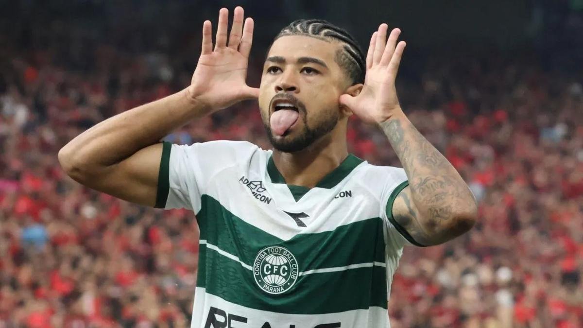 Flamengo busca Lucas Ronier com proposta recorde ao Coritiba