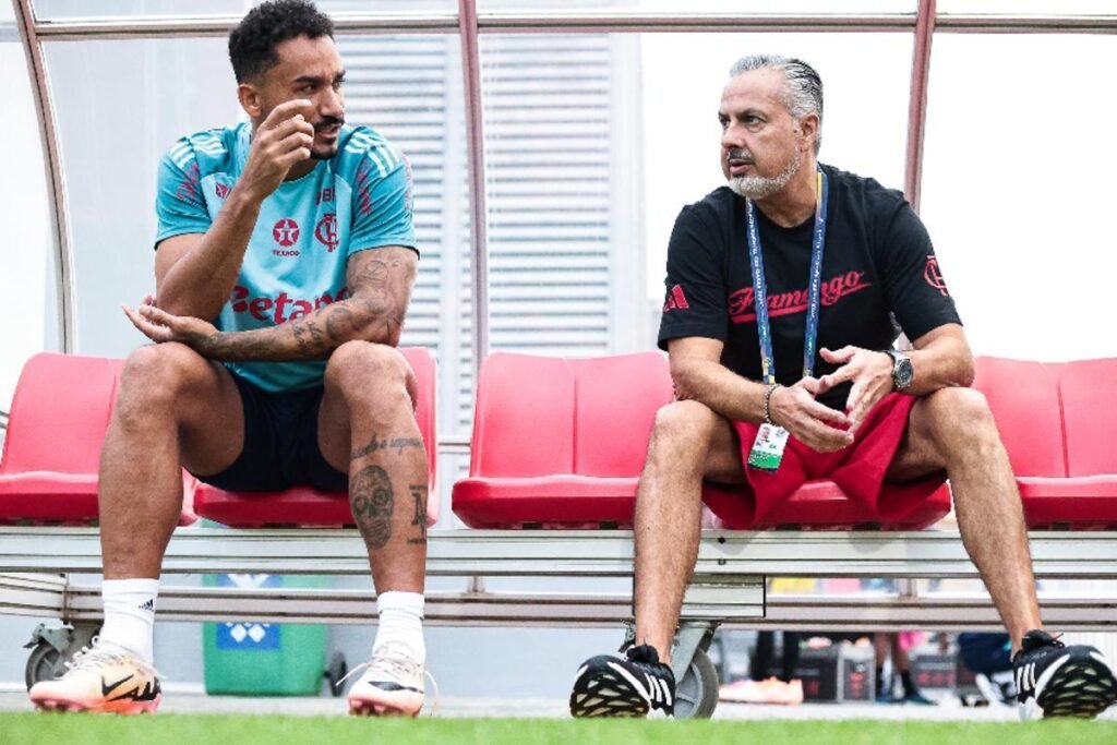 Flamengo define estratégia no mercado e avalia saídas para reforçar elenco