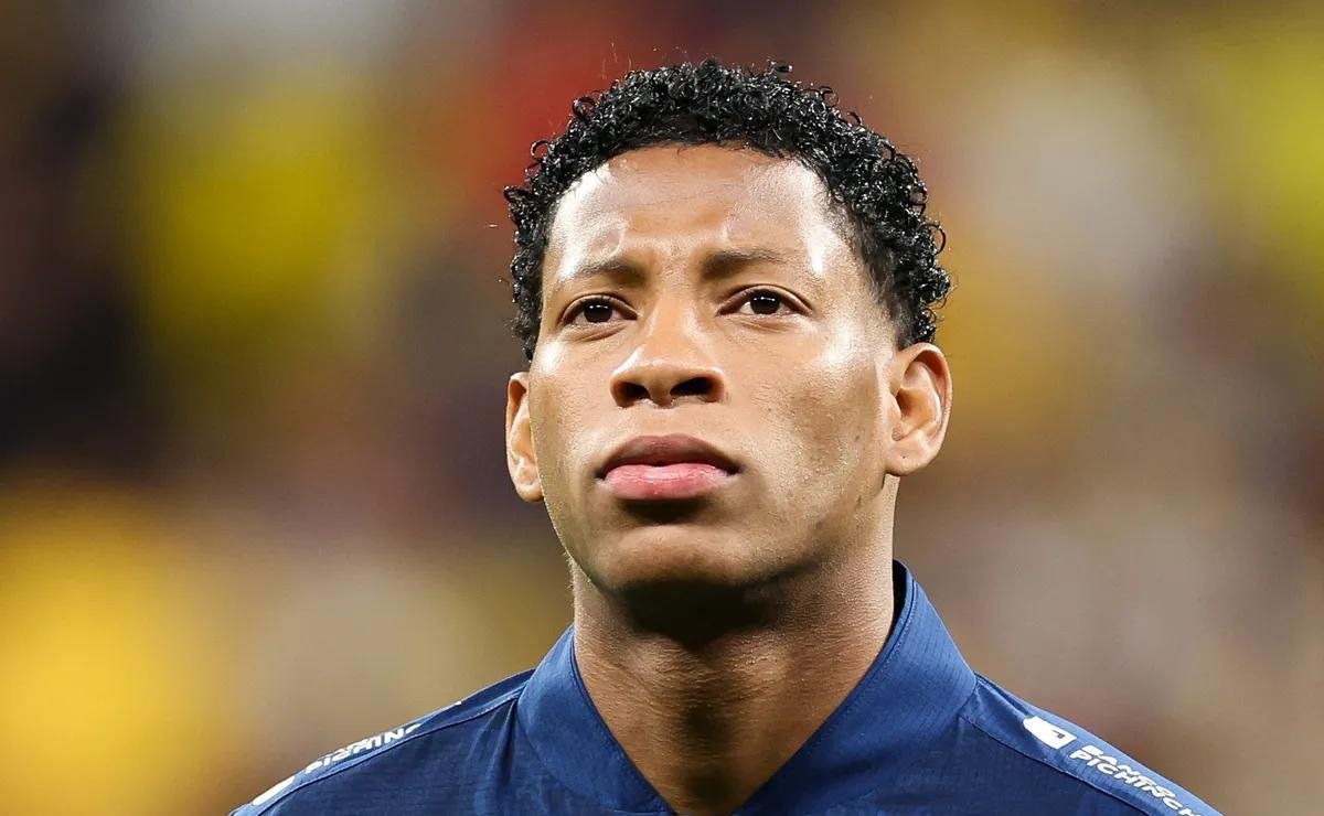 Flamengo mantém Plata, valorizado por convocação para Copa