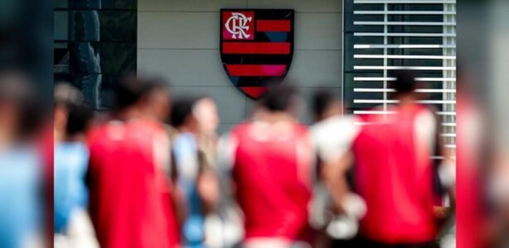 Flamengo mira centroavante, meia e lateral na janela; Boto explica dificuldade com a base