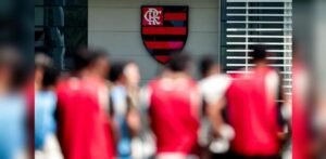 Flamengo mira centroavante, meia e lateral na janela; Boto explica dificuldade com a base