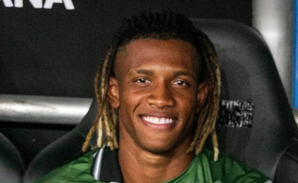 Flamengo prepara oferta de 117 milhões de reais para contratar Danilo do Botafogo