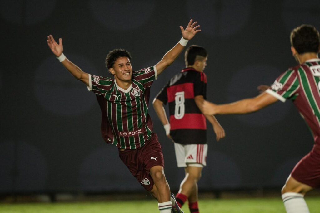 Fluminense vence clássico contra Flamengo e lidera Brasileirão Sub-17
