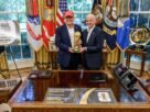 Gianni Infantino afirma que Donald Trump entregará troféu na final da Copa do Mundo
