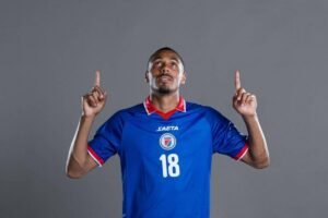 Haiti muda uniforme da Copa após Fifa vetar símbolo histórico por viés político