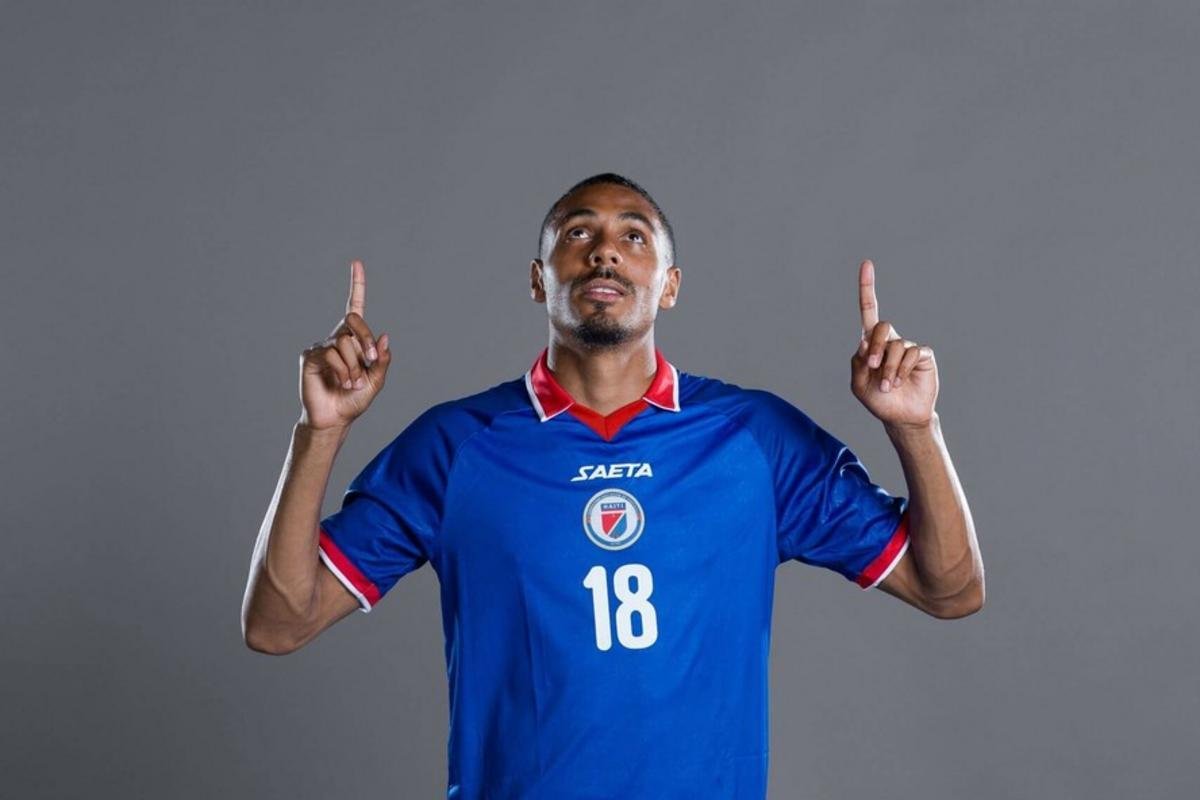 Haiti muda uniforme da Copa após Fifa vetar símbolo histórico por viés político