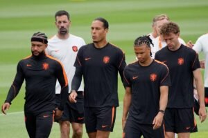 Holanda e Japão estreiam na Copa com atenção do Brasil por futuro confronto