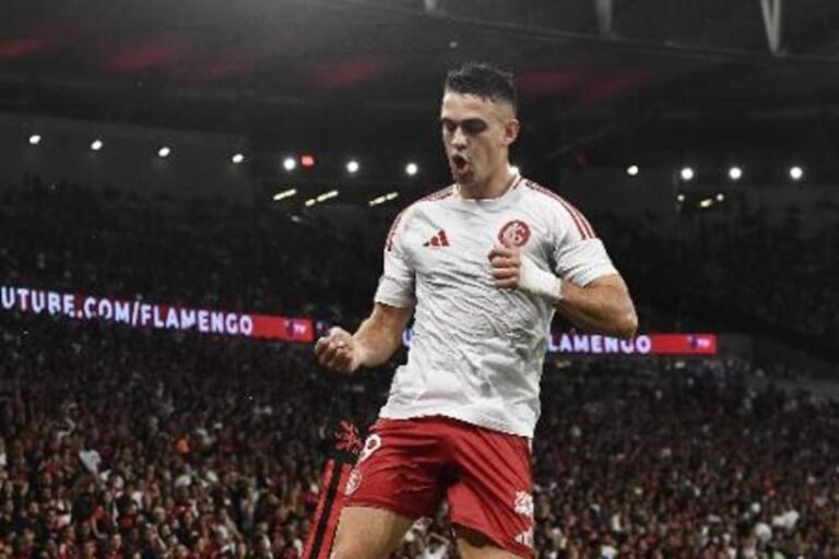 Internacional's Rafael Borré celebrates a goal against Flamengo at the Maracanã. Photo: ALEXANDRE DURÃO/ZIMEL PRESS/ESTADÃO CONTEÚDO