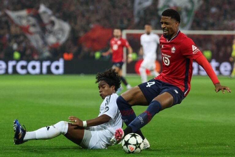 Alexsandro in Lille's match against Real Madrid — Photo: FRANCK FIFE / AFP