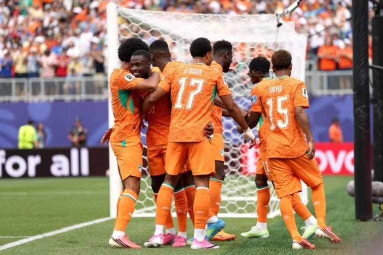 Ivory Coast players celebrate a goal — Photo: Darrian Traynor/Getty Images/AFP
