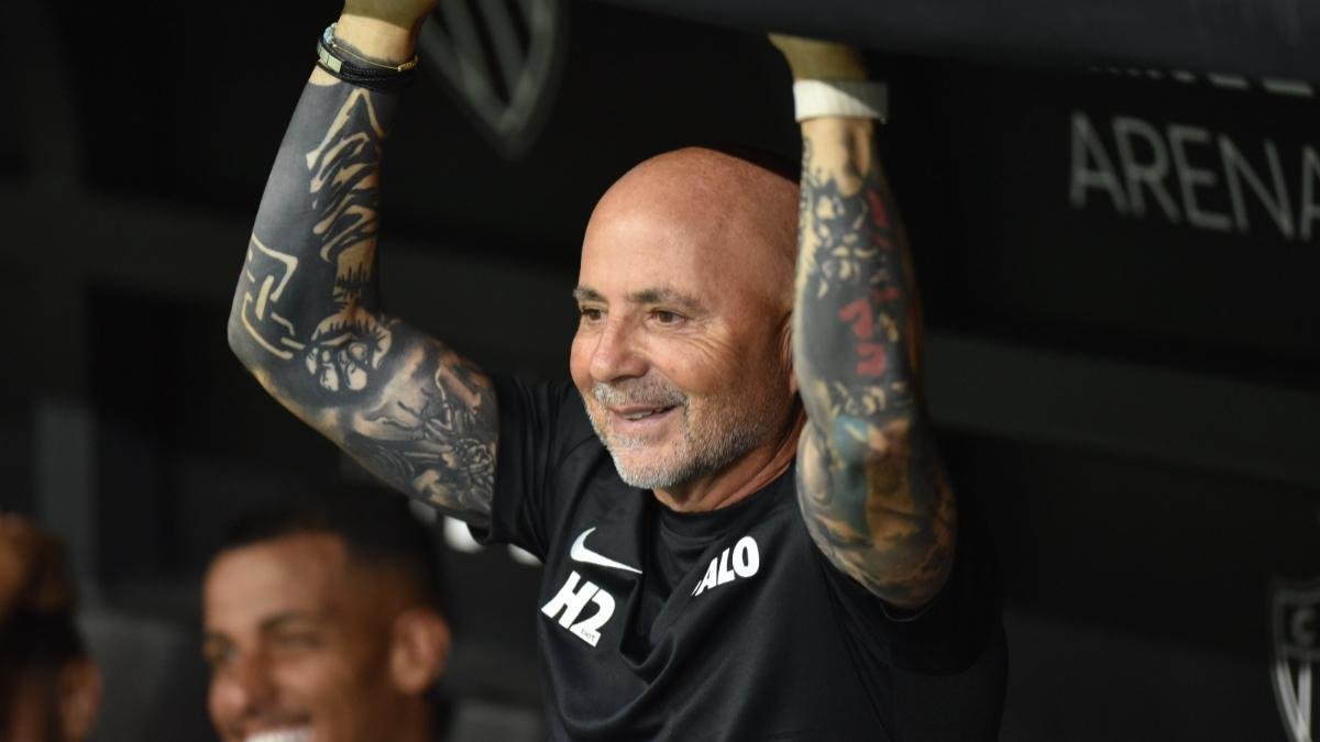 Jorge Sampaoli encaminha acerto para substituir Tevez no comando do Talleres