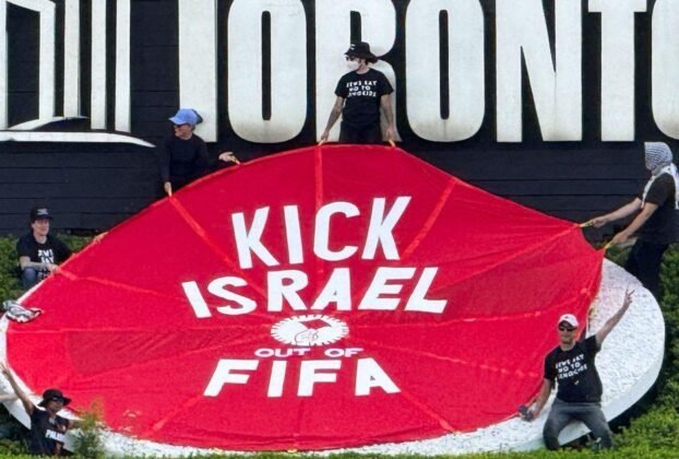 Manifestantes pedem expulsão de Israel da Fifa antes de estreia do Canadá na Copa
