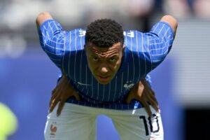 Mbappé faz dois gols, supera lendas em Copas e vira maior artilheiro da França