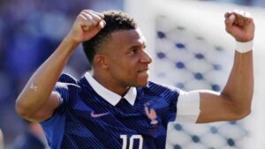 Mbappé supera marca de Pelé em Copas e persegue recorde histórico de Messi