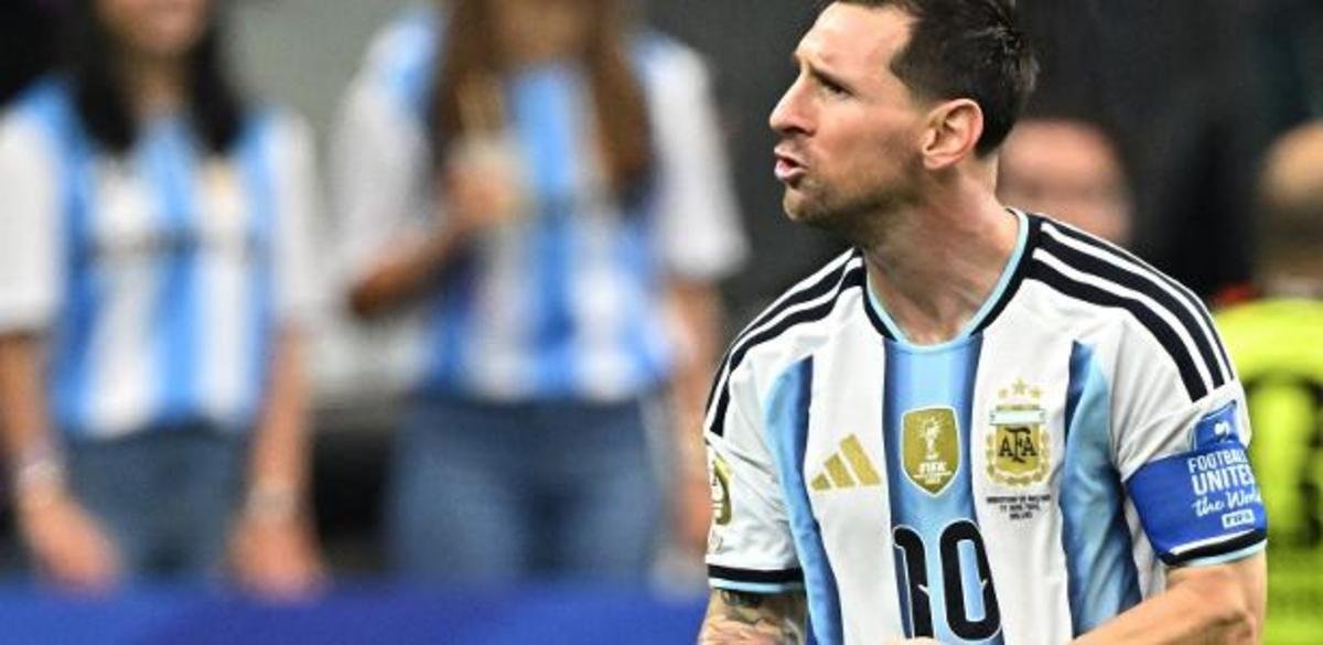 Messi brilha com recorde histórico e garante Argentina no mata-mata da Copa