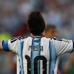 Messi faz hat-trick, quebra recordes e comanda vitória da Argentina na estreia da Copa