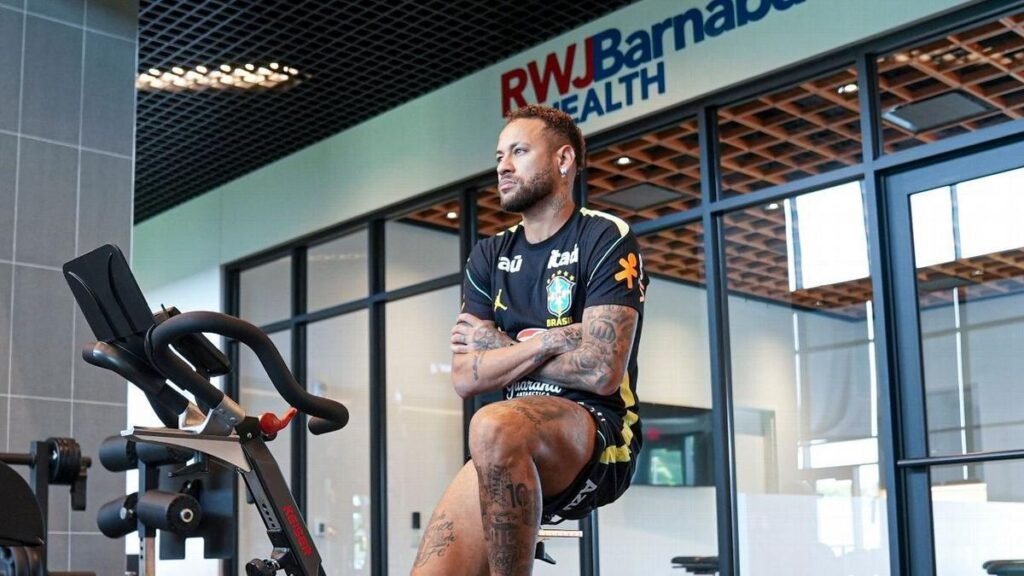 Neymar fica no banco mas é vetado por departamento médico em estreia do Brasil