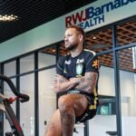 Neymar fica no banco mas é vetado por departamento médico em estreia do Brasil