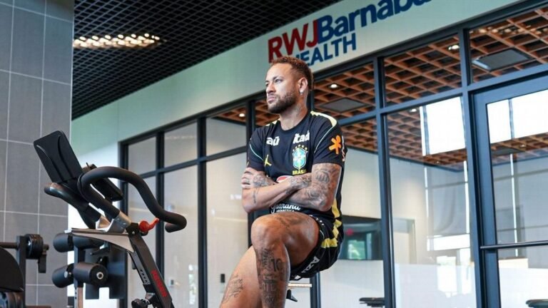 Neymar fica no banco mas é vetado por departamento médico em estreia do Brasil