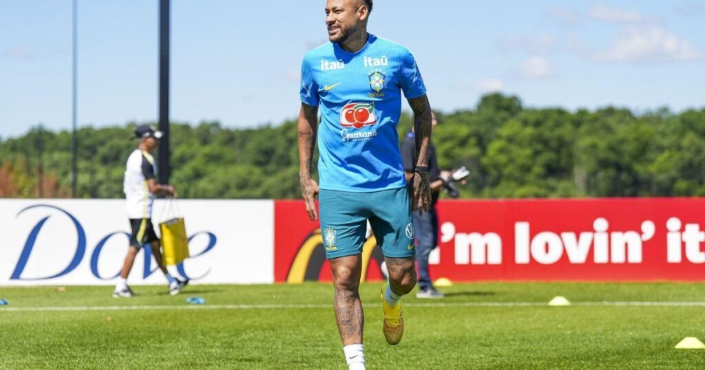 Neymar treina com grupo e fica perto de retorno pela Seleção contra Escócia