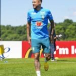 Neymar treina com grupo e fica perto de retorno pela Seleção contra Escócia