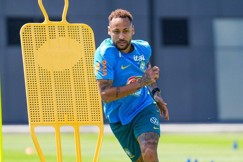 Neymar volta a treinar com bola e aumenta expectativa de estreia na Copa