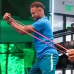 Neymar volta a treinar em campo e mira jogo contra Escócia na Copa