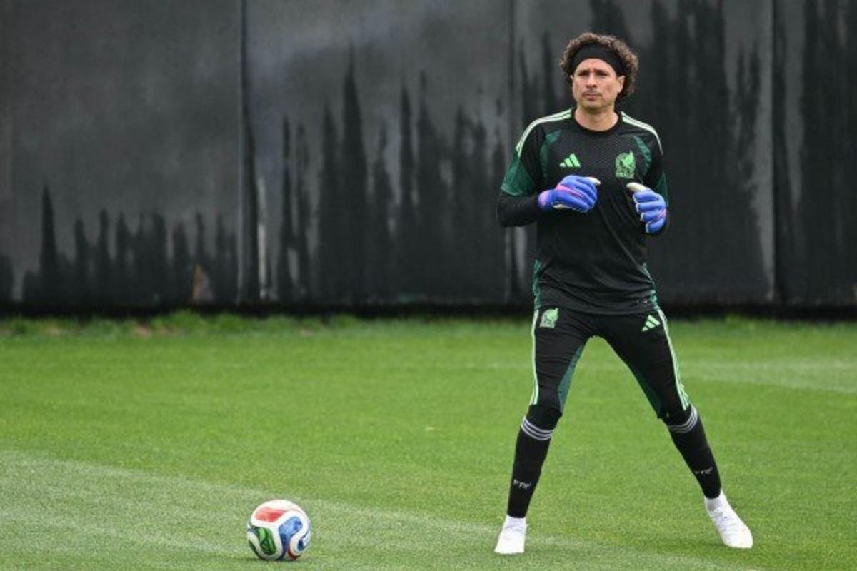 Ochoa abre o jogo e sugere aposentadoria do futebol após Copa