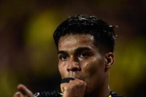 Peñarol acerta compra de Matías Arezo e Grêmio fatura R$ 16,8 milhões