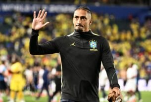 Raphinha desfalca Brasil contra Japão e foca recuperação nos EUA