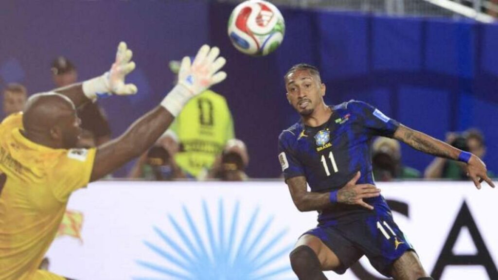 Raphinha fala da lesão e projeta volta rápida à Seleção na Copa