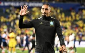 Raphinha after being substituted during the Brazil vs. Haiti match (Photo: Jewel SAMAD / AFP)