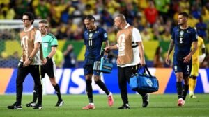 Raphinha sente coxa em jogo da Copa e preocupa Seleção e Barcelona
