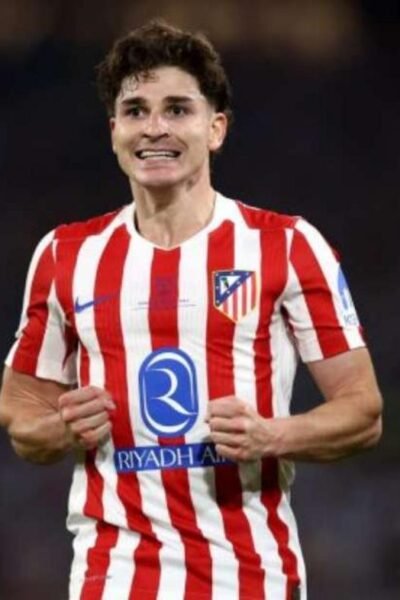 Real Madrid prepara oferta milionária para disputar contratação de Julián Álvarez com Barcelona
